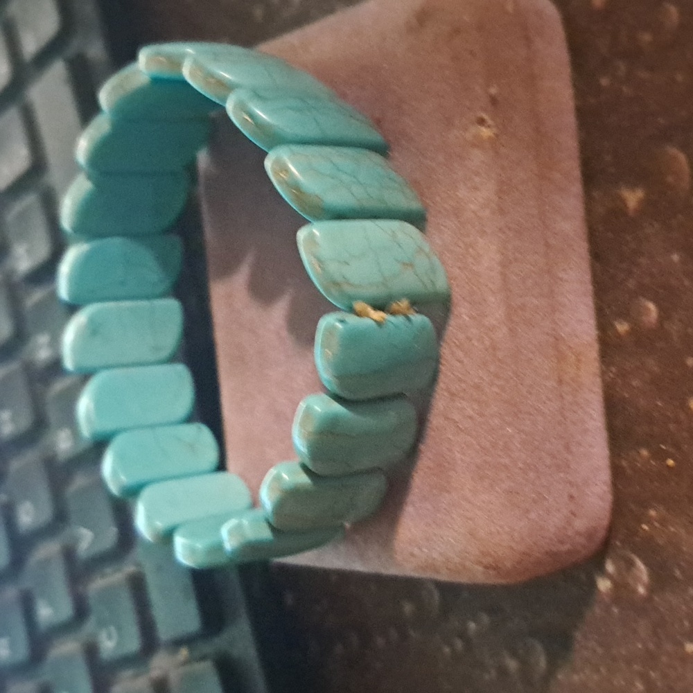 Howlite Stretch Bracelet - Picture 3 of 3